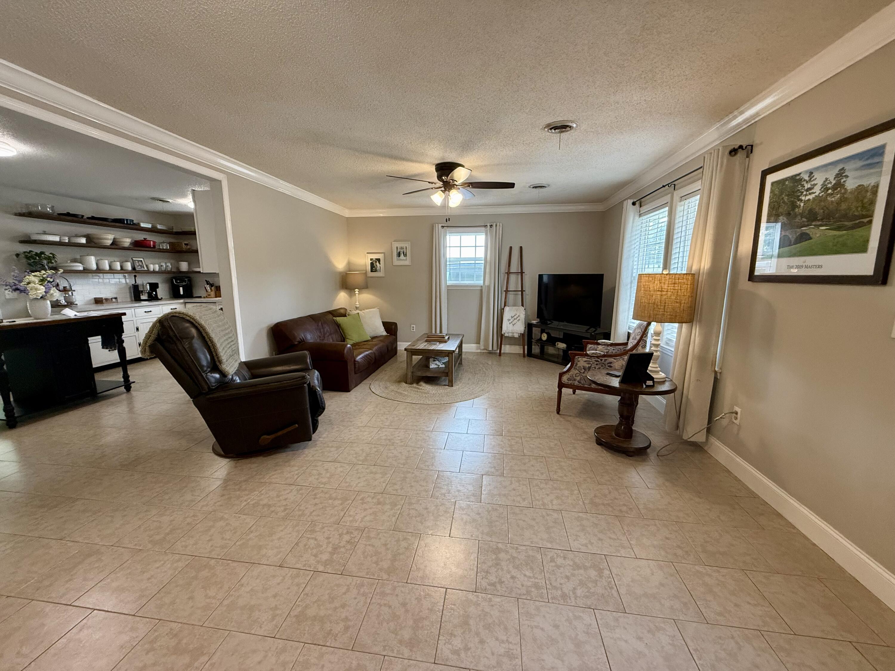 3674 White Oak Road Thomson, GA 30824 - Photo 3 of 12 Living Room