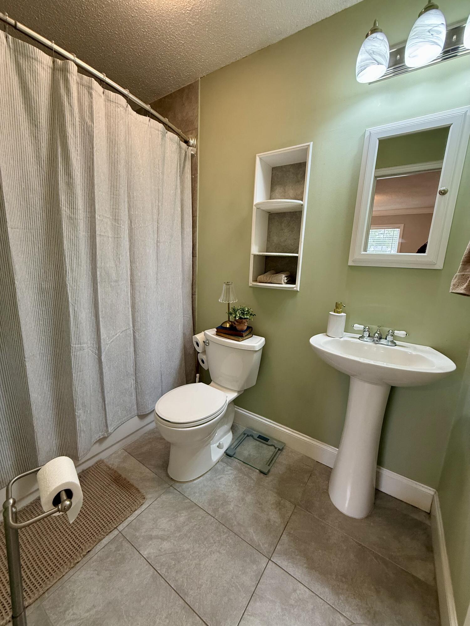 3674 White Oak Road Thomson, GA 30824 - Photo 9 of 12 Full Bathroom 2