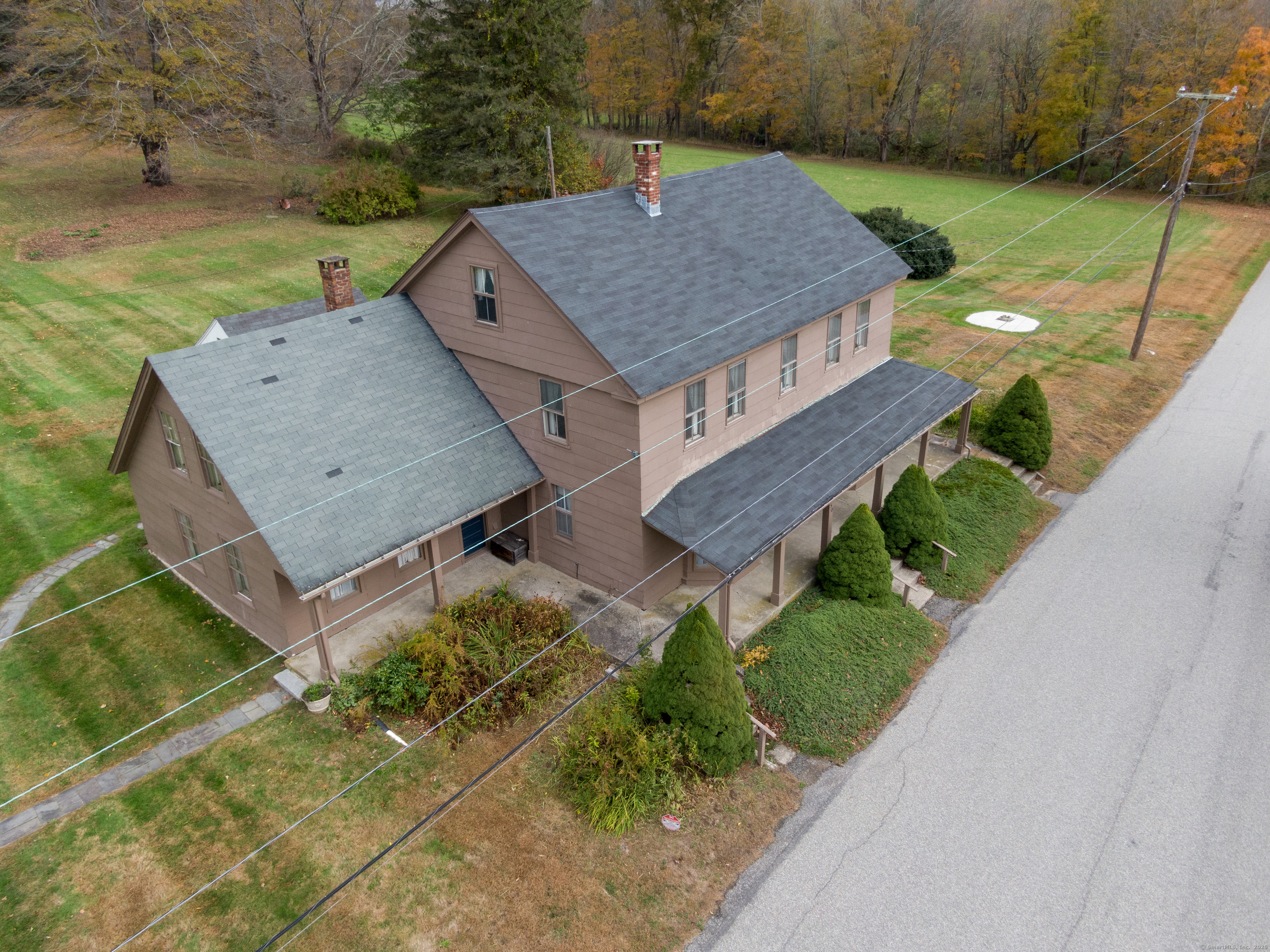 an aerial view of a house having yard