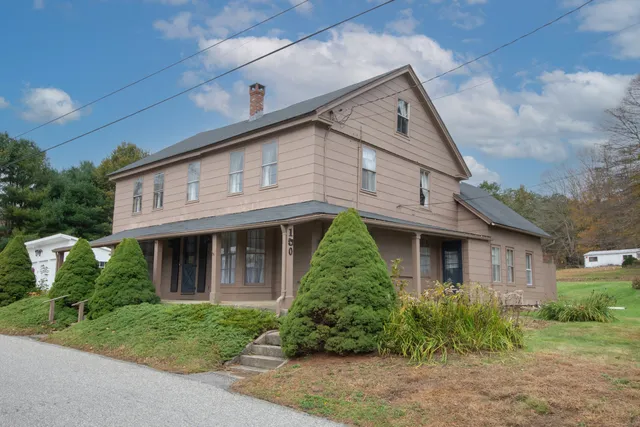 a view of a house with backyard