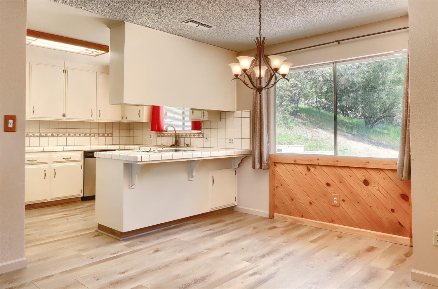 42275 Buckeye Road Oakhurst, CA 93644 - Photo 3 of 53