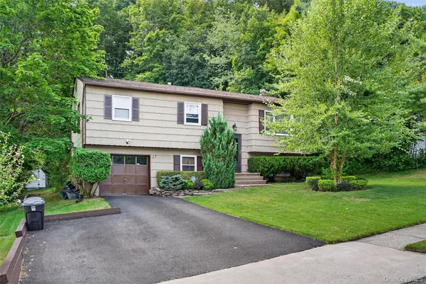 $565,000 | 17 Half Hollow, Monroe, NY 10950