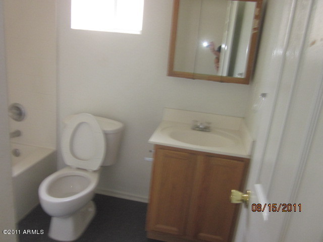 1330 East Apollo Road Phoenix, AZ 85042 - Photo 8 of 10 8