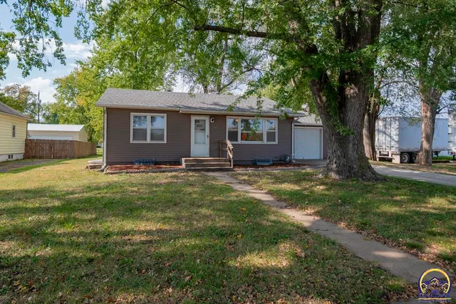 $189,000 | 611 Pearl Street, Rossville, KS 66533