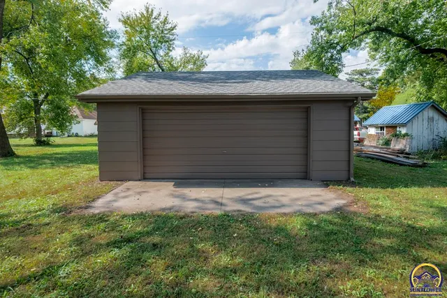 $189,000 | 611 Pearl Street, Rossville, KS 66533