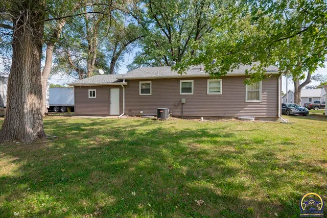 $189,000 | 611 Pearl Street, Rossville, KS 66533