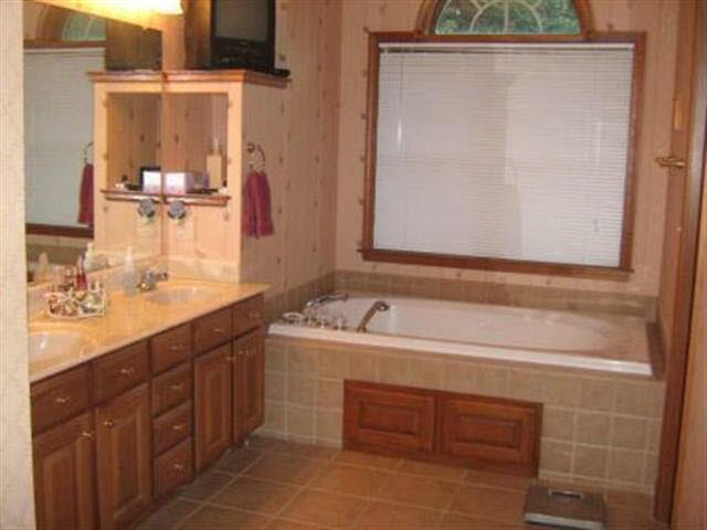 511 South Greene Road Goshen, IN 46526 - Photo 9 of 12 Gallery Image 9