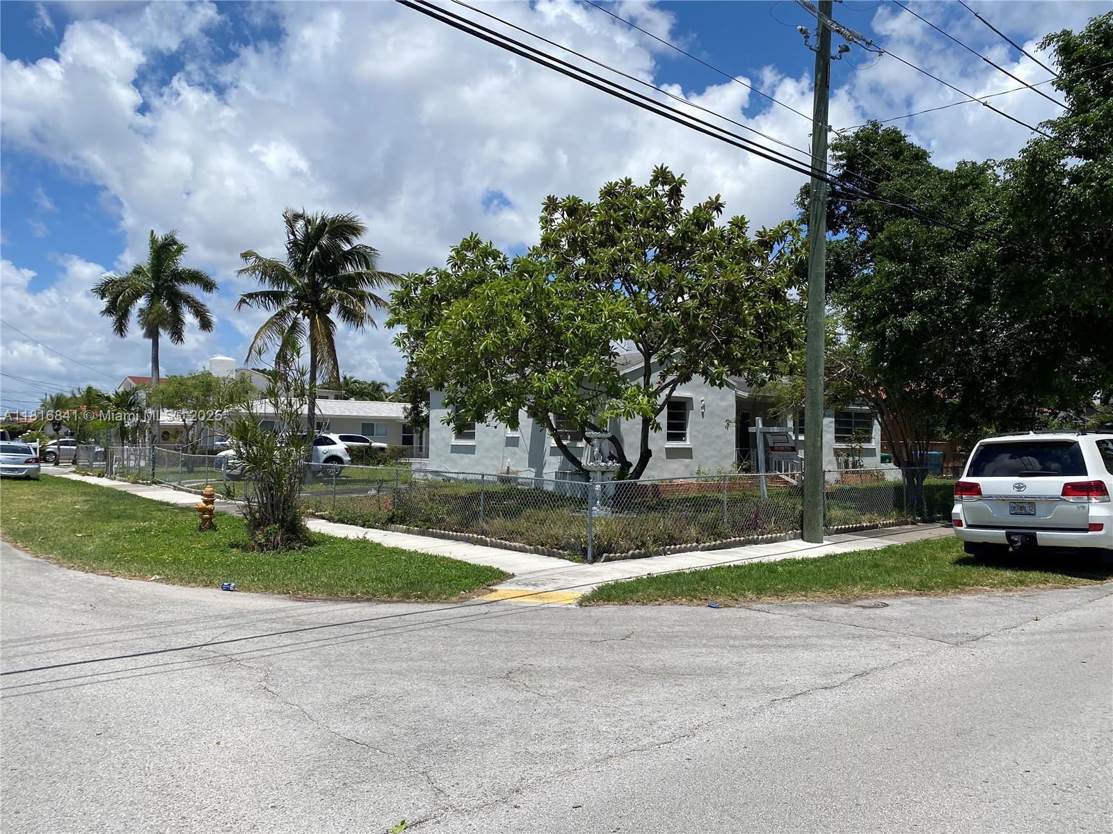 West Flagler Miami, FL 33135 - Photo 2 of 12