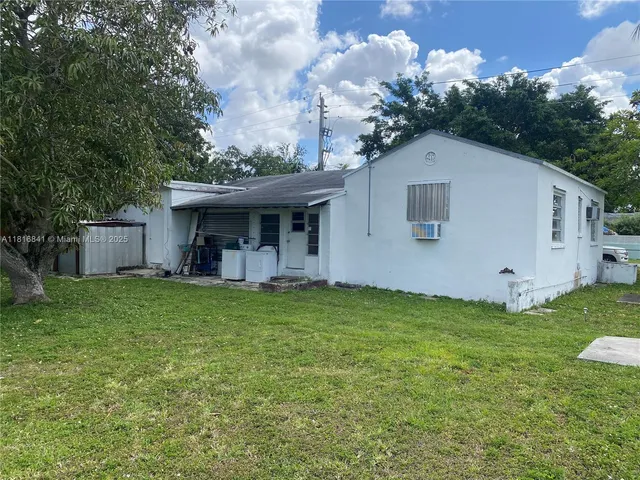 $1,975 | West Flagler, Miami, FL 33135