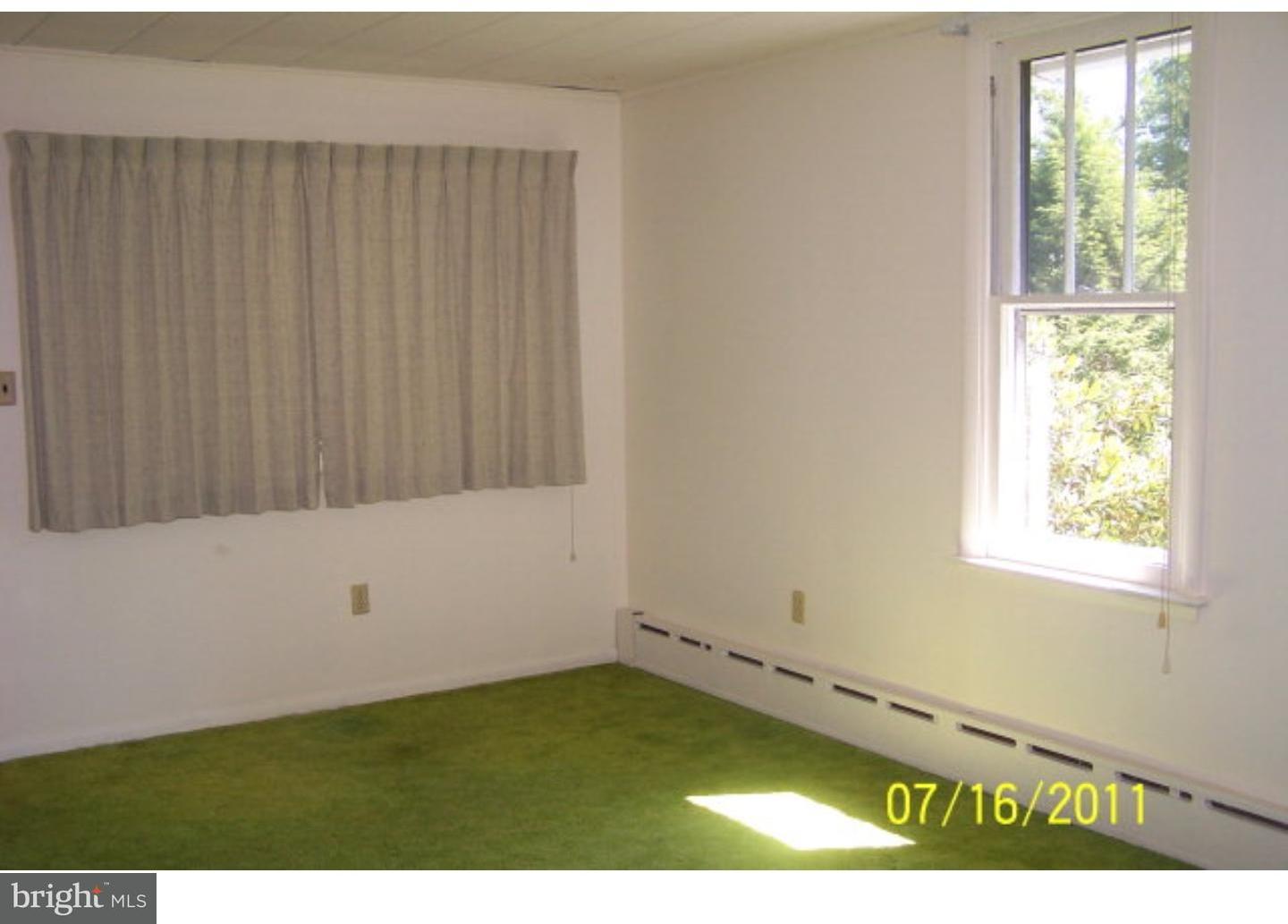 612 State Road Barnesville, PA 18214 - Photo 7 of 13 Living Room