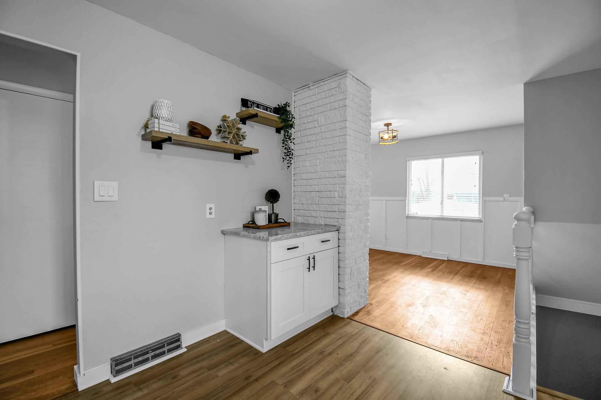 1637 Courtright Road Columbus, OH 43227 - Photo 8 of 33 11-web-or-mls-1637-courtright-rd