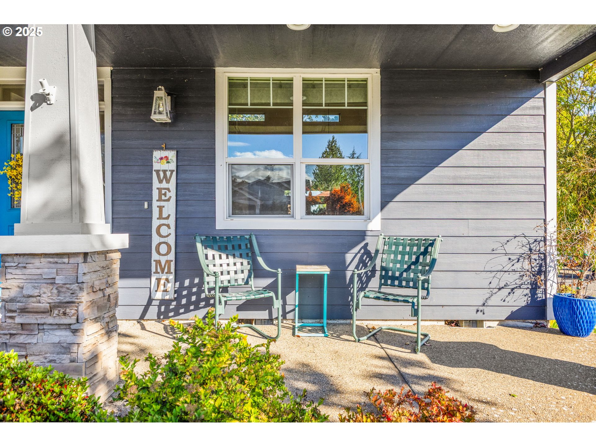 610 Northwest Hillcrest Drive Dallas, OR 97338 - Photo 3 of 32 a front view of a house with a yard
