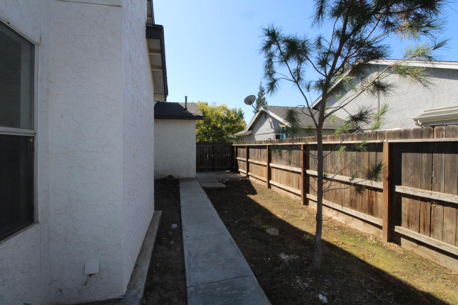 2117 Goshen Avenue Clovis, CA 93611 - Photo 28 of 30