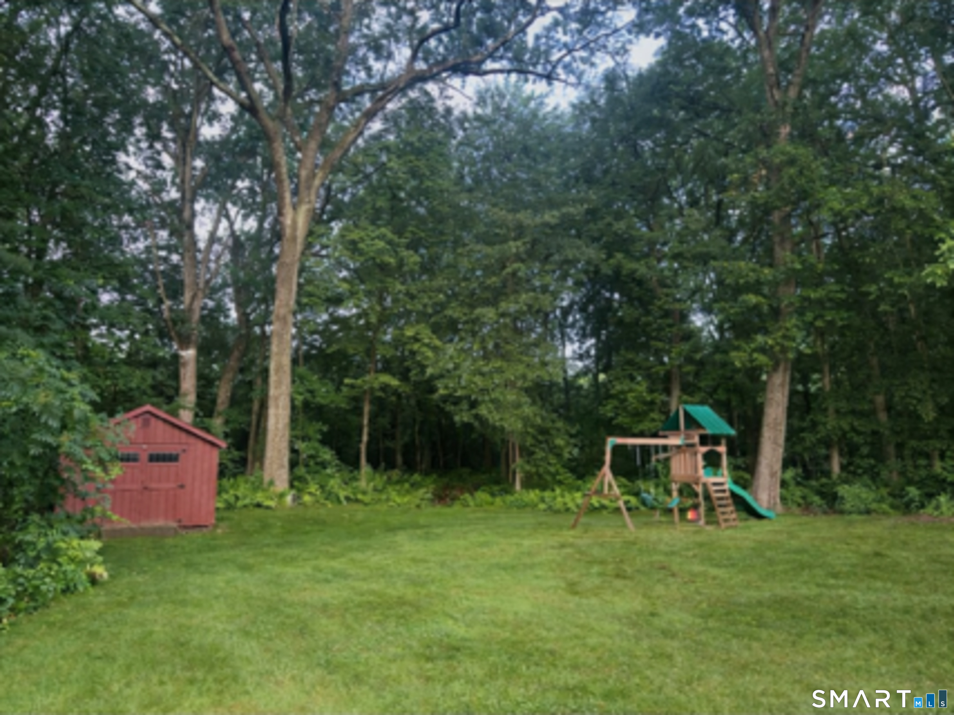 51 Barrett Road Enfield, CT 06082 - Photo 35 of 35 a backyard of a house with table and chairs