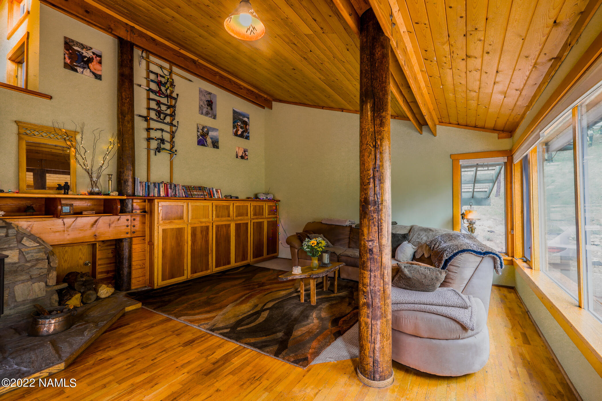 1772 Homestead Road Flagstaff, AZ 86005 - Photo 3 of 34 Living
