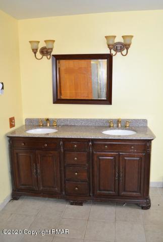 1113 Cobblewood Road Newfoundland, PA 18445 - Photo 12 of 31 MASTER BATH, VIEW 3