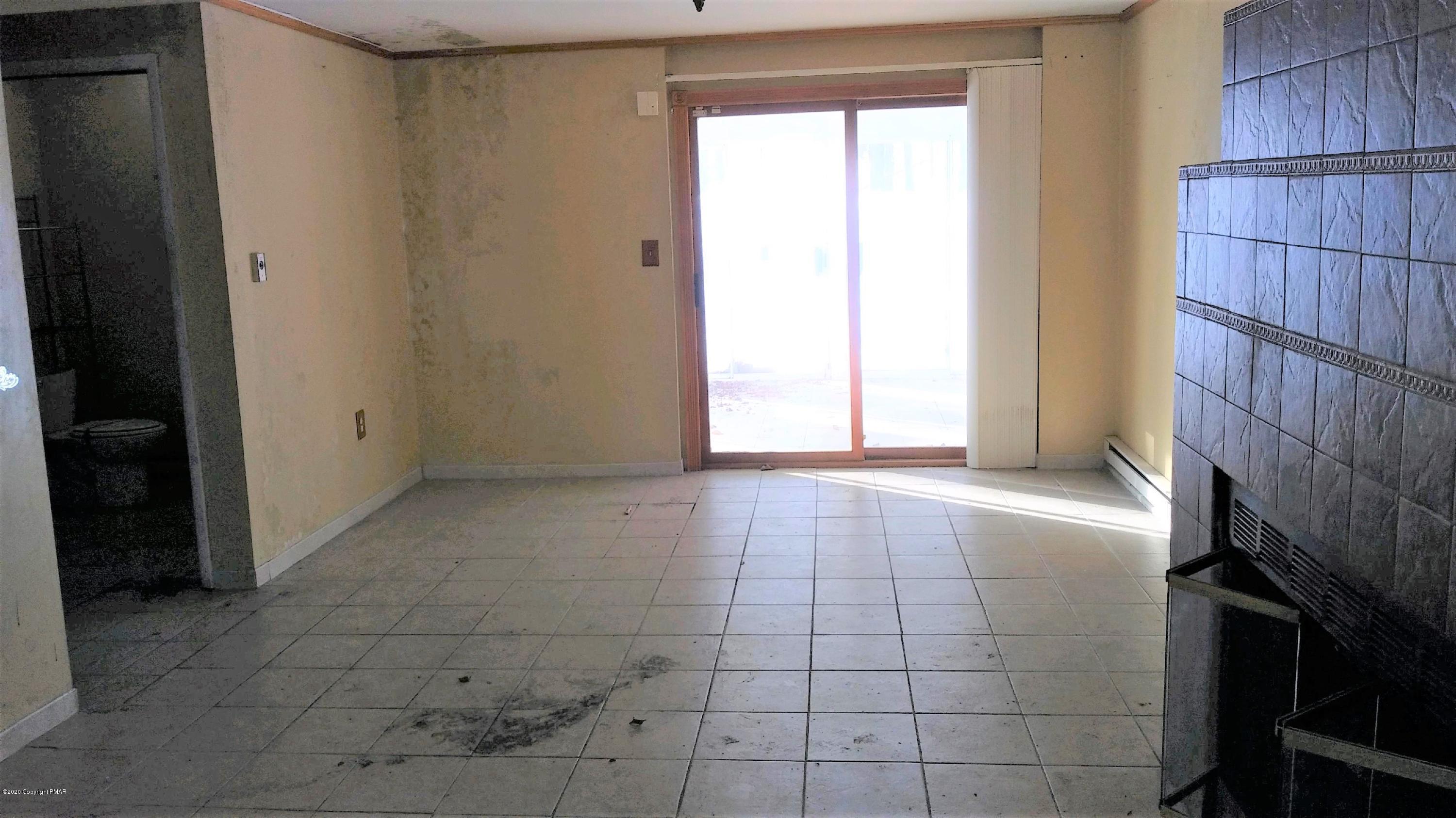 1113 Cobblewood Road Newfoundland, PA 18445 - Photo 21 of 31 FAMILY RM, VIEW 3