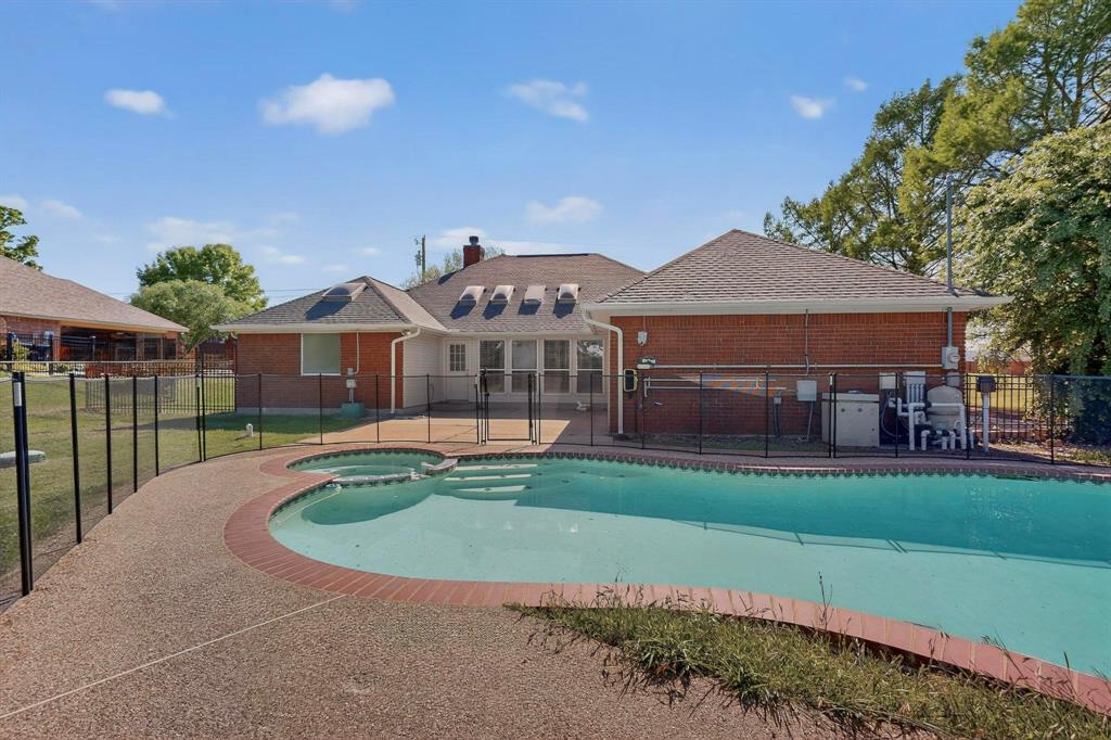 2601 Trail Tree Court Burleson, TX 76028 - Photo 36 of 40 Relaxing pool / spa featuring a patio