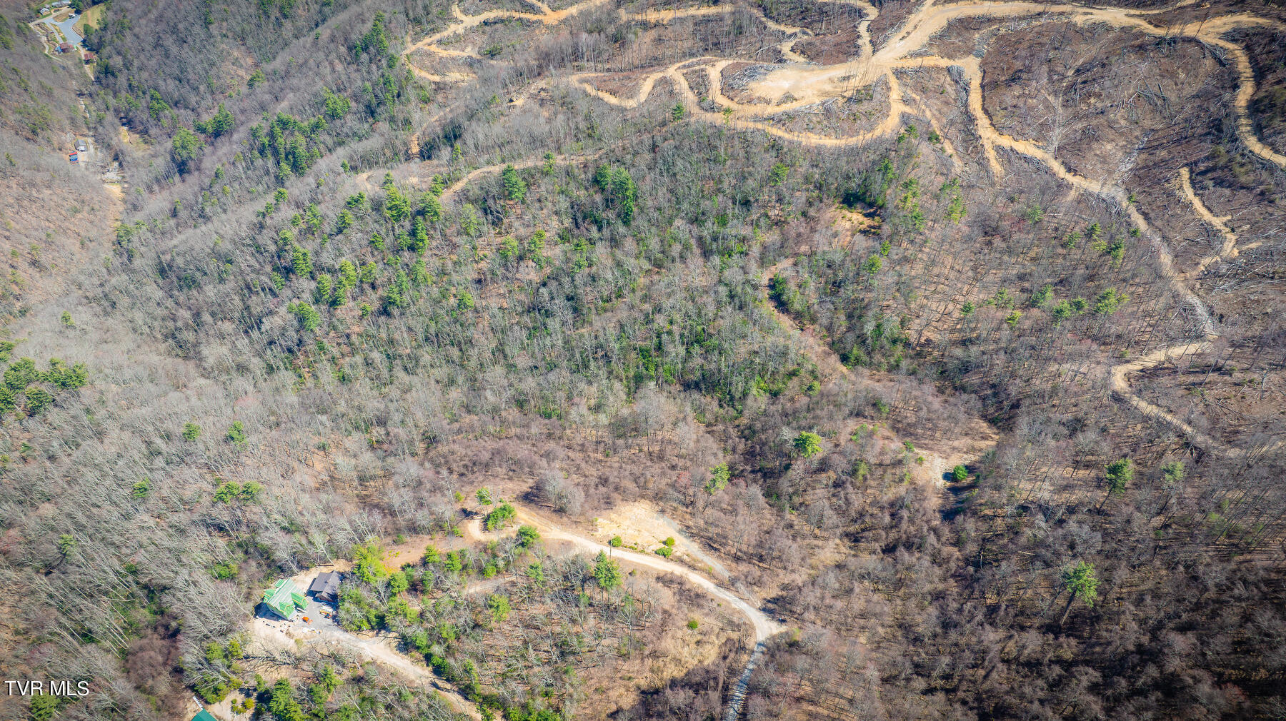 1012 Locust Lane Butler, TN 37640 - Photo 3 of 18 002