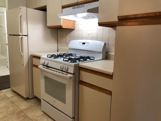 $1,716 | 383 Huse Road, Unit 6, Manchester, NH 03103