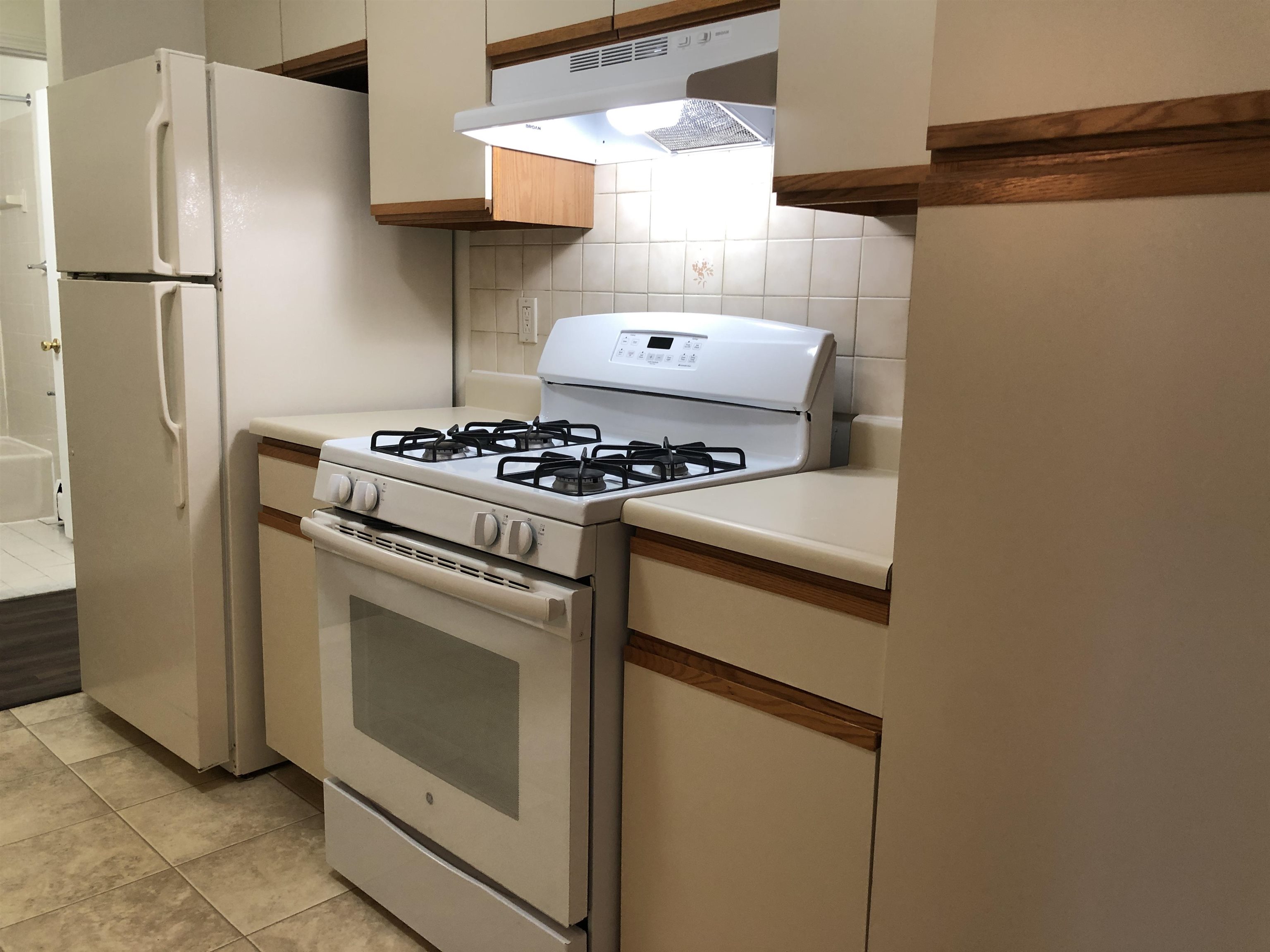 383 Huse Road, Unit 6 Manchester, NH 03103 - Photo 11 of 40