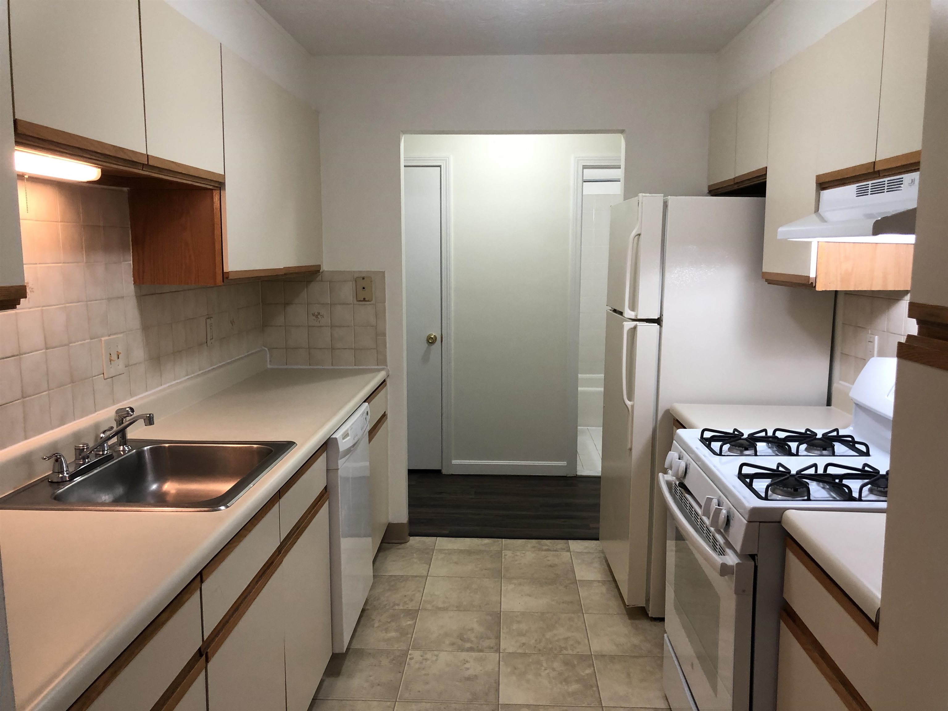 383 Huse Road, Unit 6 Manchester, NH 03103 - Photo 12 of 40