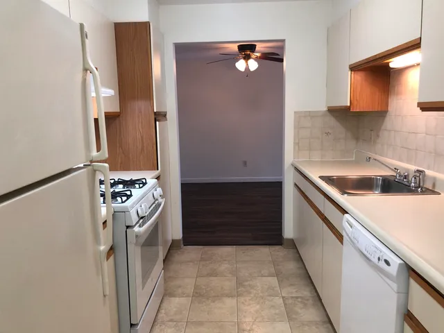 $1,716 | 383 Huse Road, Unit 6, Manchester, NH 03103