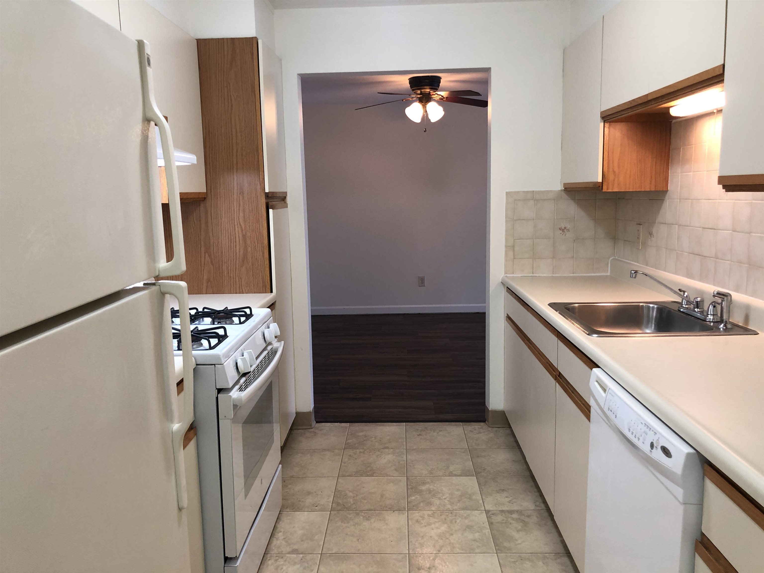 383 Huse Road, Unit 6 Manchester, NH 03103 - Photo 13 of 40