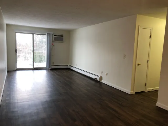 $1,716 | 383 Huse Road, Unit 6, Manchester, NH 03103