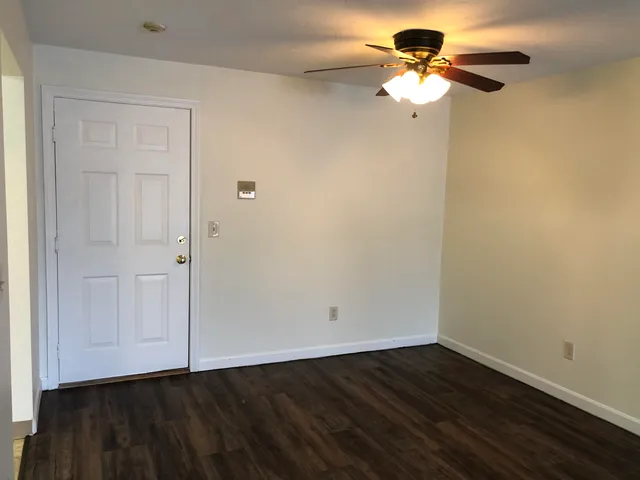 $1,716 | 383 Huse Road, Unit 6, Manchester, NH 03103