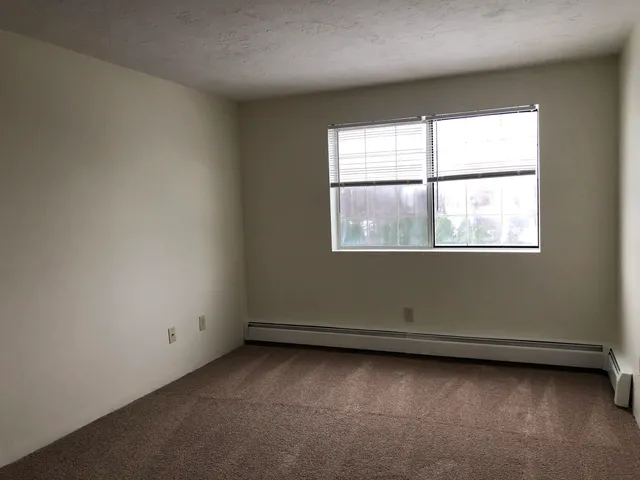 $1,716 | 383 Huse Road, Unit 6, Manchester, NH 03103