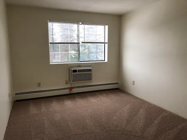 $1,716 | 383 Huse Road, Unit 6, Manchester, NH 03103