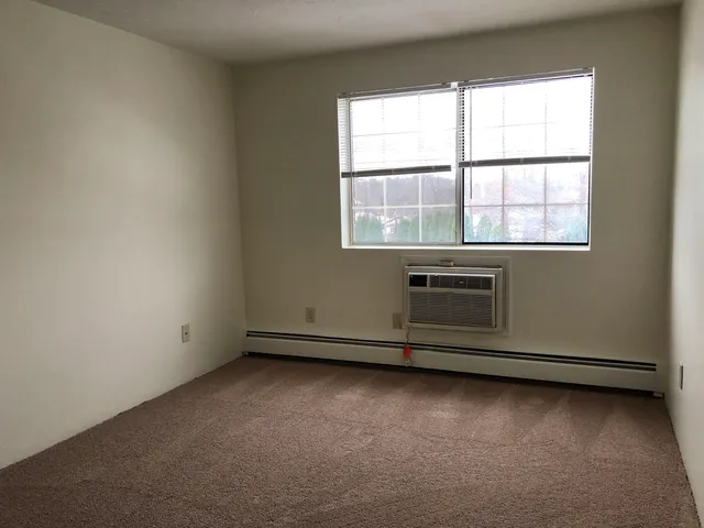 $1,716 | 383 Huse Road, Unit 6, Manchester, NH 03103