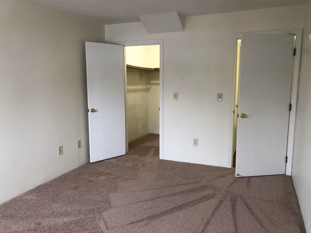 $1,716 | 383 Huse Road, Unit 6, Manchester, NH 03103