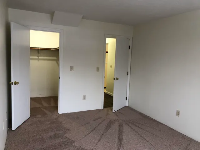 $1,716 | 383 Huse Road, Unit 6, Manchester, NH 03103