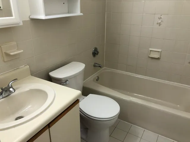 $1,716 | 383 Huse Road, Unit 6, Manchester, NH 03103