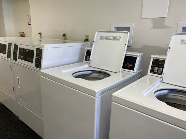 $1,716 | 383 Huse Road, Unit 6, Manchester, NH 03103