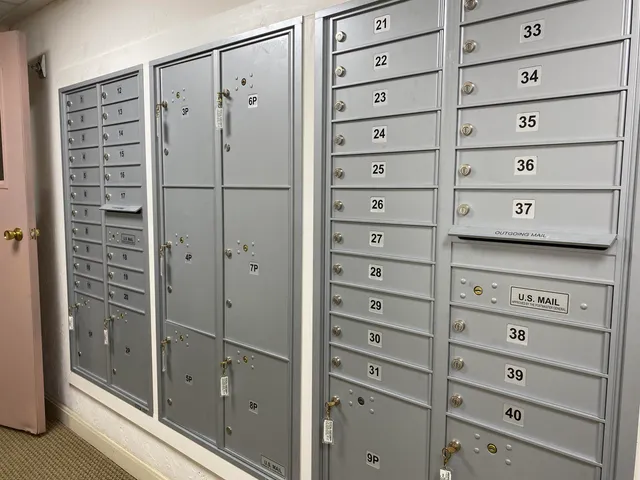 $1,716 | 383 Huse Road, Unit 6, Manchester, NH 03103