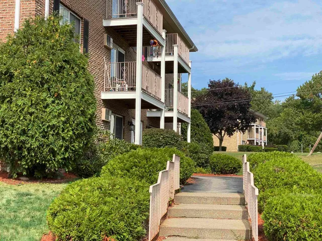 $1,716 | 383 Huse Road, Unit 6, Manchester, NH 03103