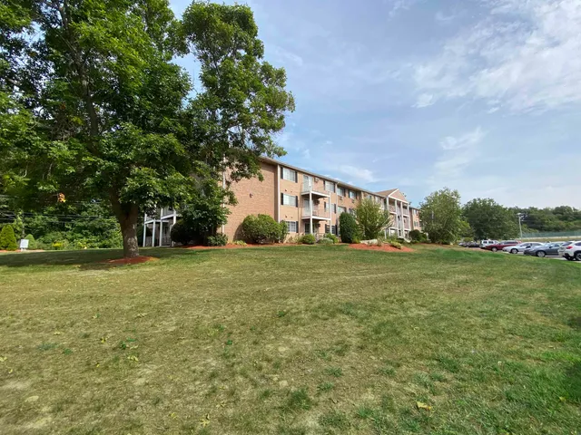 $1,716 | 383 Huse Road, Unit 6, Manchester, NH 03103