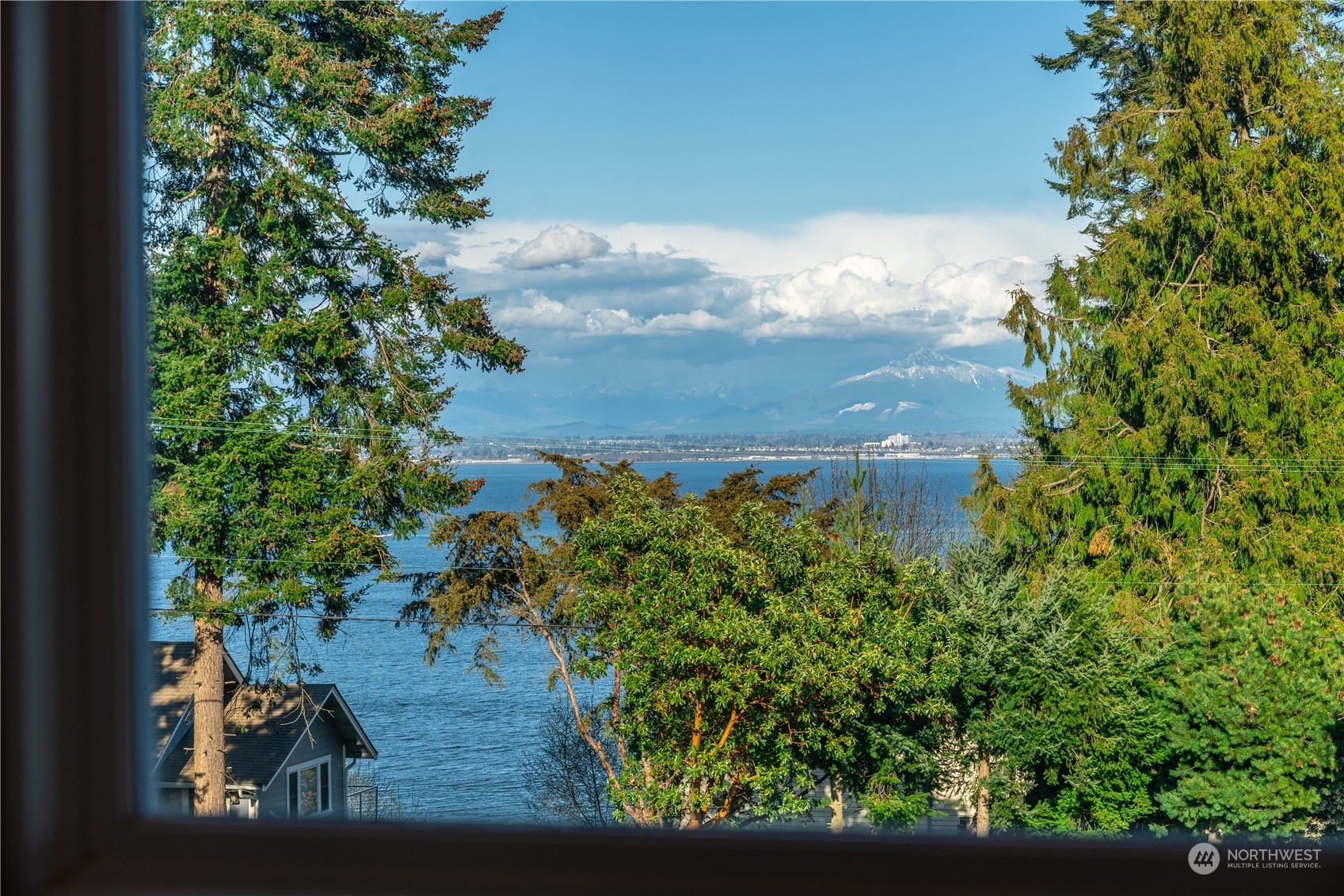 6441 Humphrey Road, Unit 4 Clinton, WA 98236 - Photo 20 of 40 view of a yard