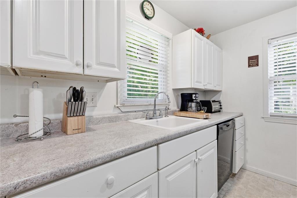 8408 Riley Street Overland Park, KS 66212 - Photo 12 of 27
