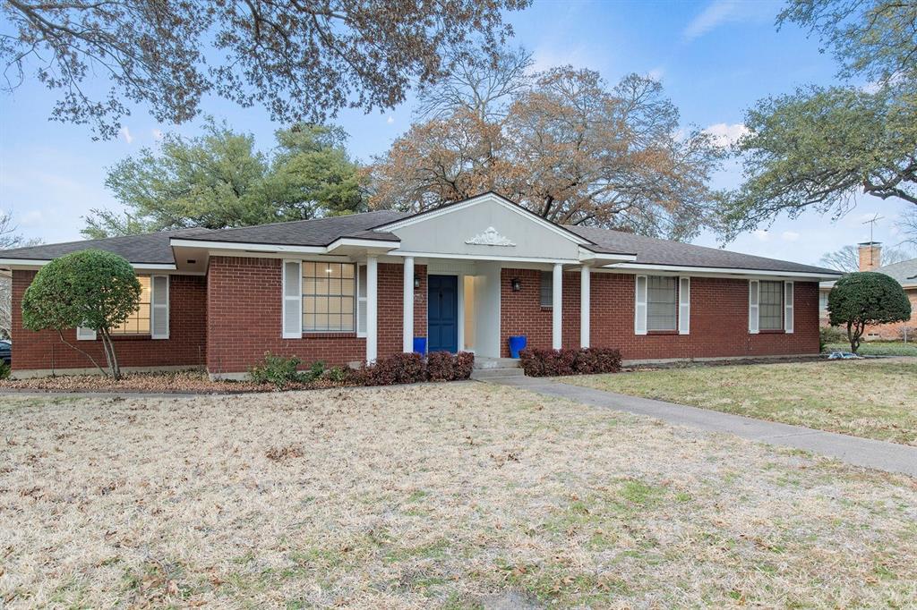 527 East Spring Valley Road Richardson, TX 75081 - Photo 1 of 19 a front view of a house with a garden