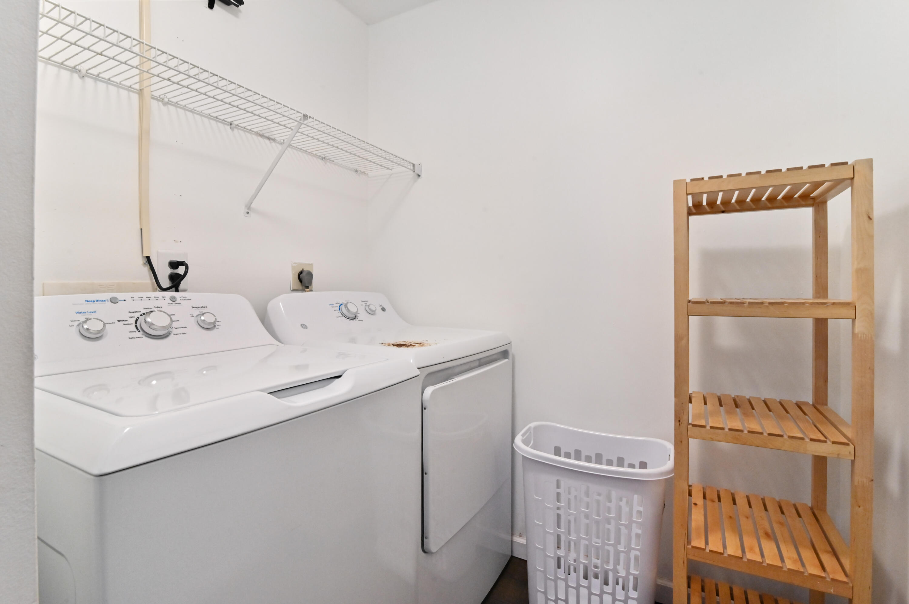 20950 Vía Jasmine, Unit 3 Boca Raton, FL 33428 - Photo 17 of 35 17 Laundry 01