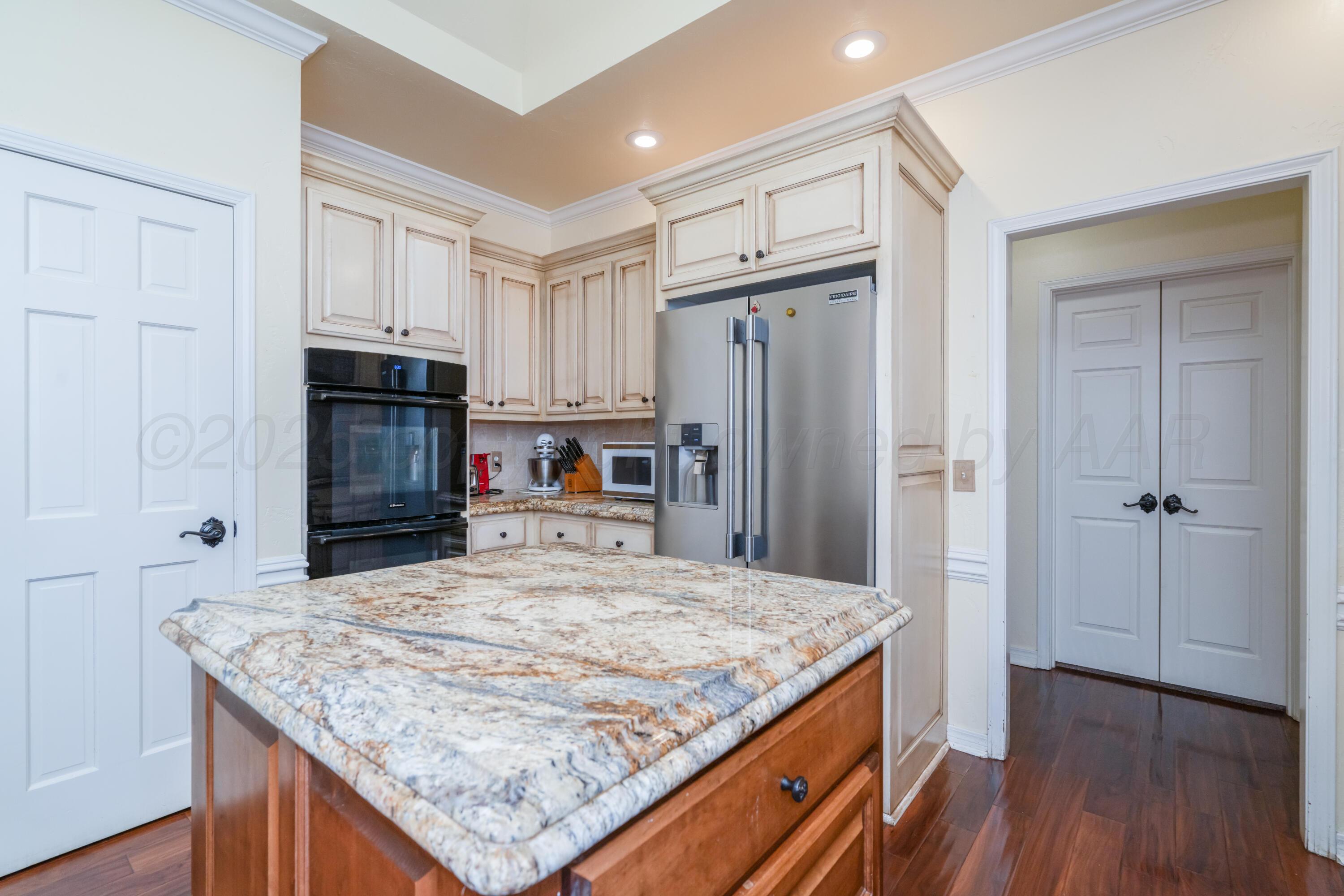 3501 Van Winkle Drive Amarillo, TX 79121 - Photo 11 of 35 a kitchen with kitchen island sink refrigerator and cabinets
