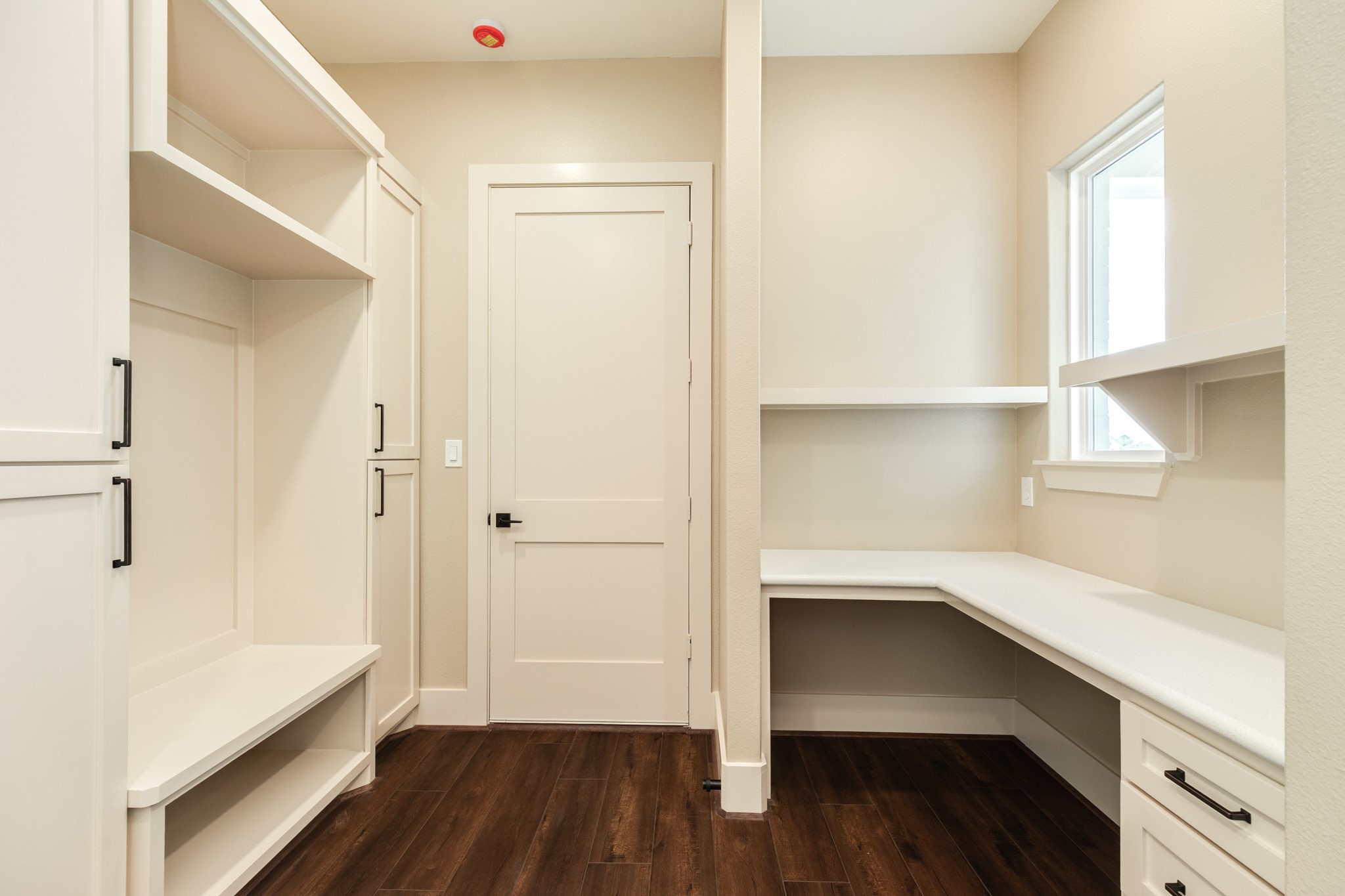 1737 Flintlock Court Angleton, TX 77515 - Photo 22 of 47 The mudroom/ work space is an ideal space that is versitile and flexible for anyones needs.