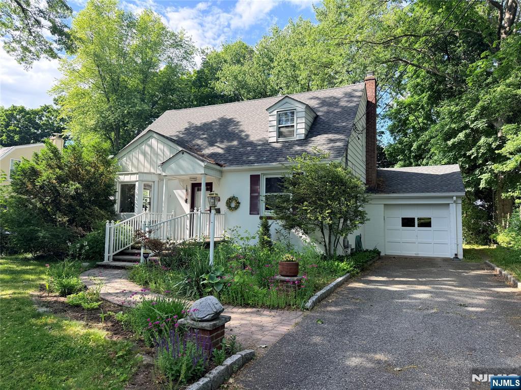 353 Downs Street Ridgewood, NJ 07450 - Photo 2 of 23