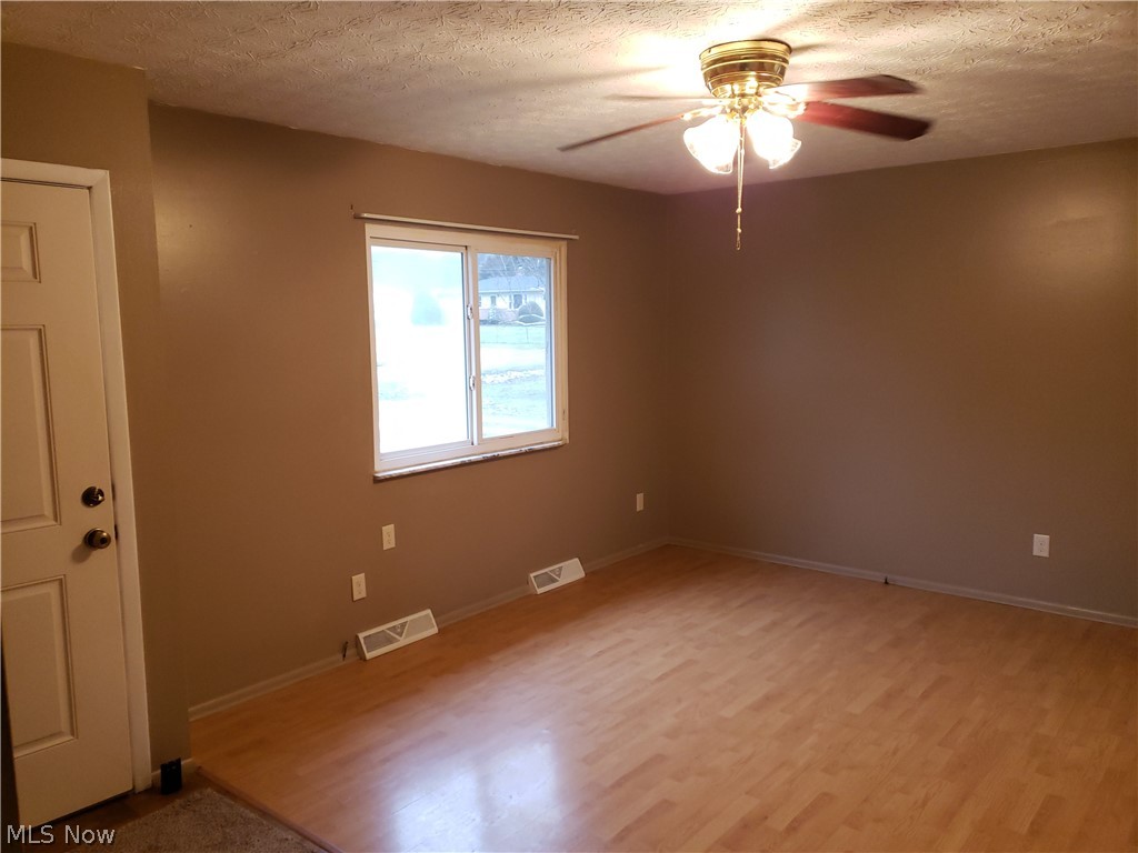 612-616 Griffith Road Akron, OH 44312 - Photo 5 of 12 Bright Living Room