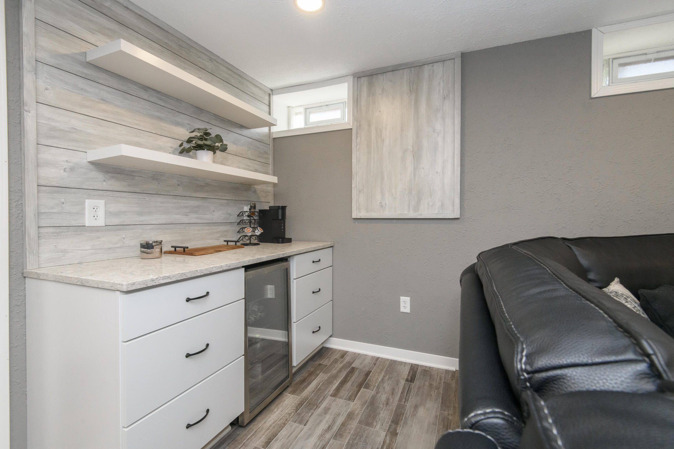 W284-n6506 Hawthorne Road Merton, WI 53029 - Photo 15 of 23 Bar Area