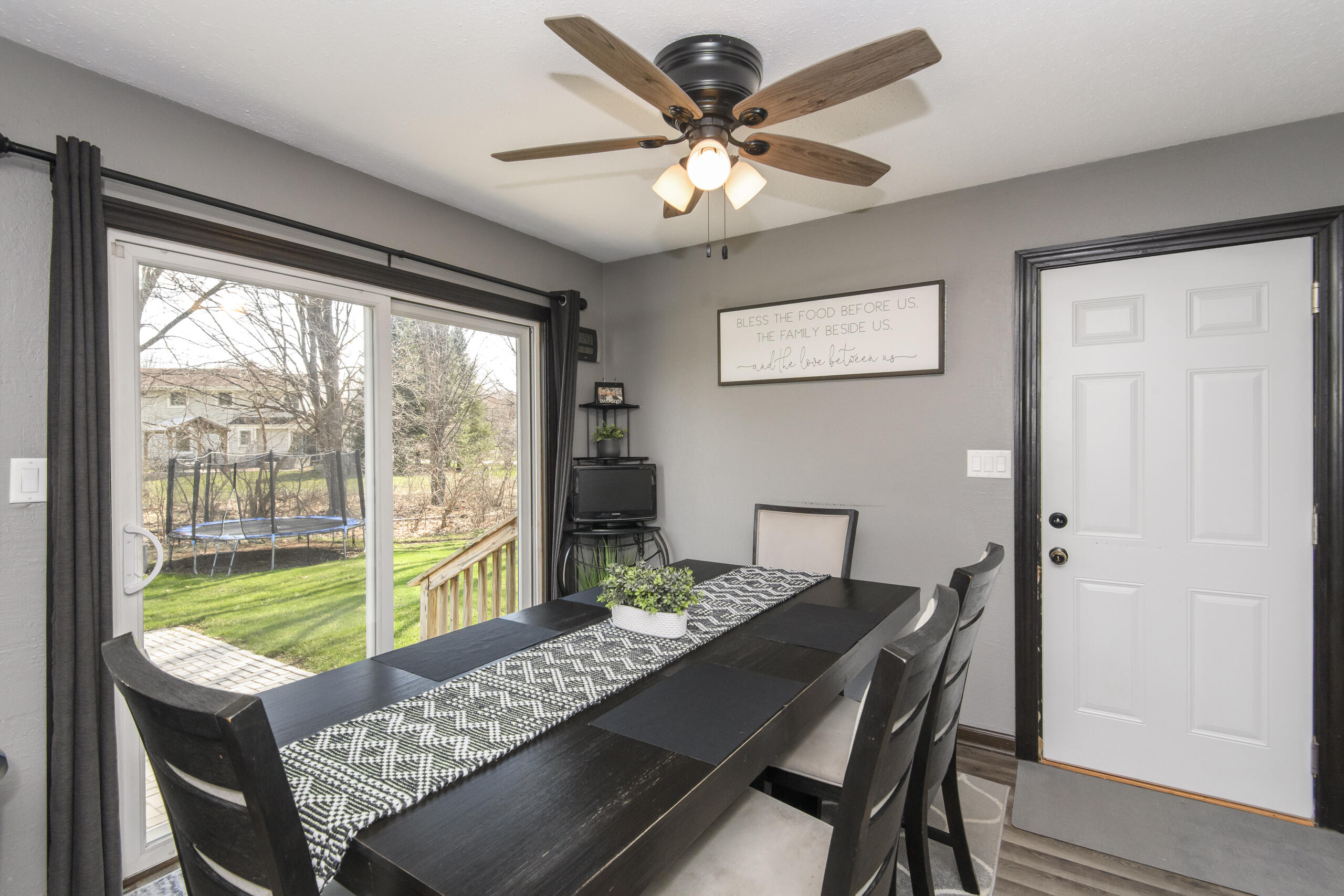 W284-n6506 Hawthorne Road Merton, WI 53029 - Photo 5 of 23 Dining Area with a View